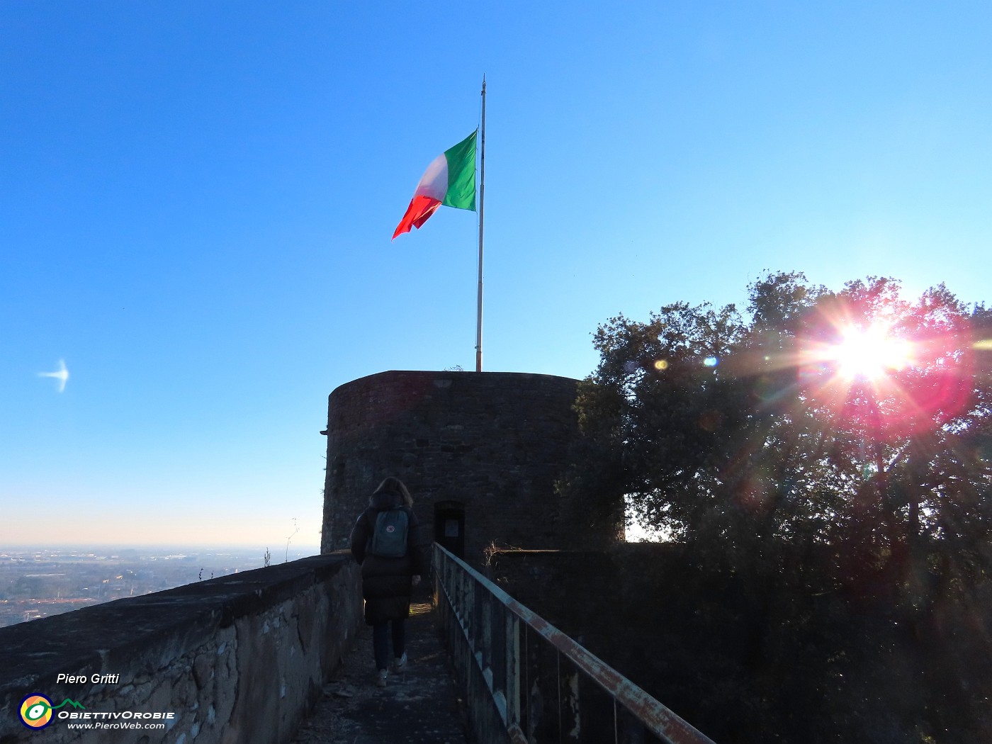 19 Al torrione della Rocca.JPG